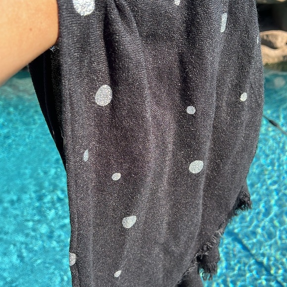 Triangular shaped black scarf with silver polka dots printed fringes - Picture 12 of 12